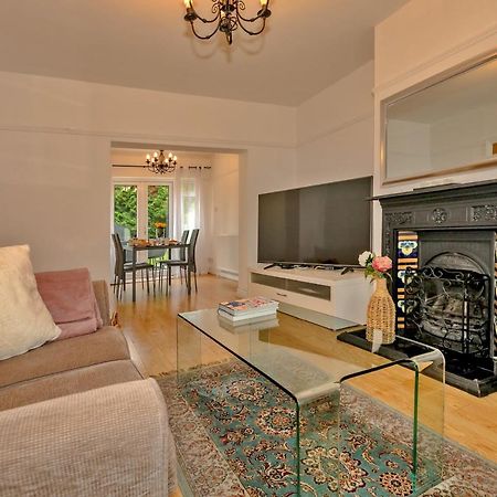 Finest Retreats - Debarnes House Villa Solihull Kültér fotó